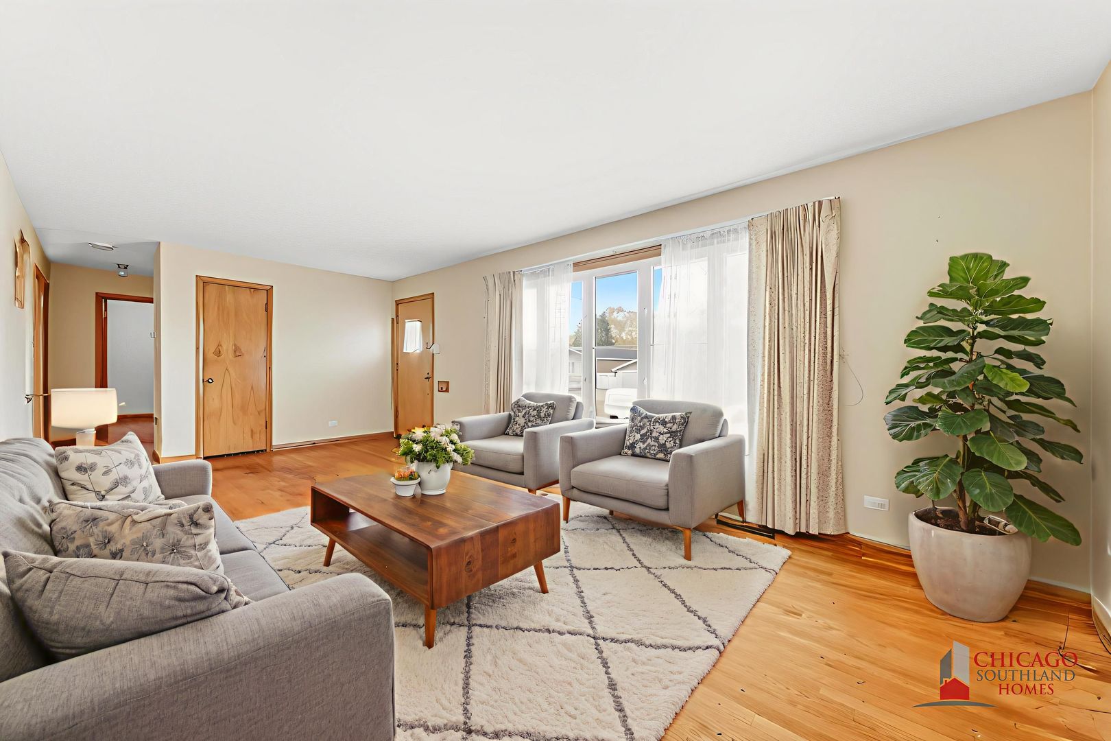 22 Charing Cross Road Chicago Heights, IL 60411 - Photo 10 of 25 a living room with furniture and a potted plant