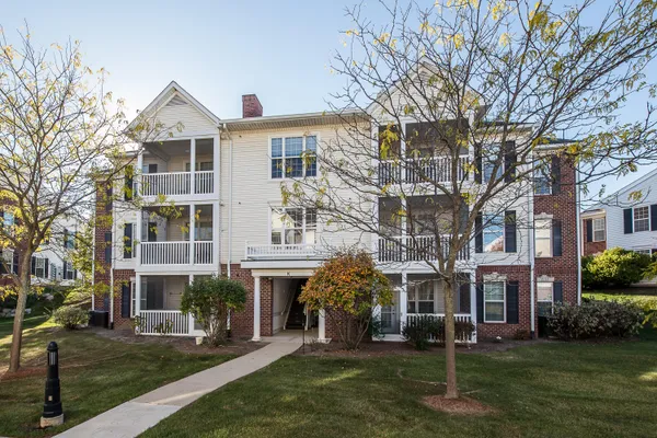 $284,900 | 922 Summerfield Glen, Ann Arbor, MI 48103