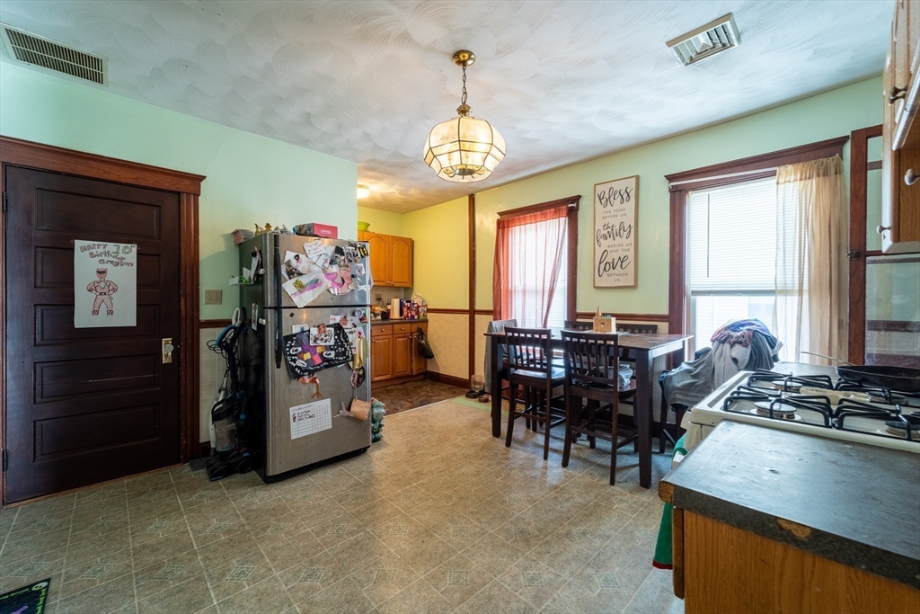 6 Lund Street Worcester, MA 01607 - Photo 4 of 14