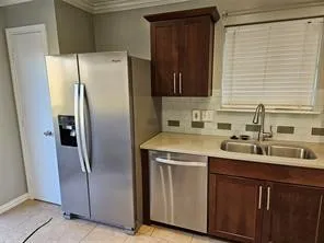 $1,725 | 2615 Overland Trail, Dickinson, TX 77539