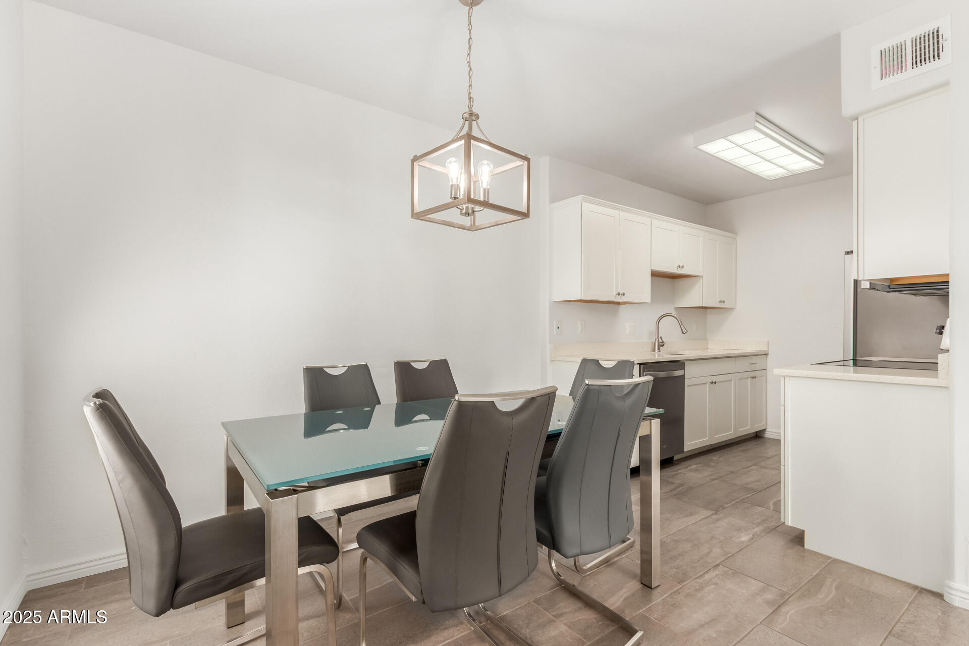 601 North May, Unit 25 Mesa, AZ 85201 - Photo 5 of 22 07 May
