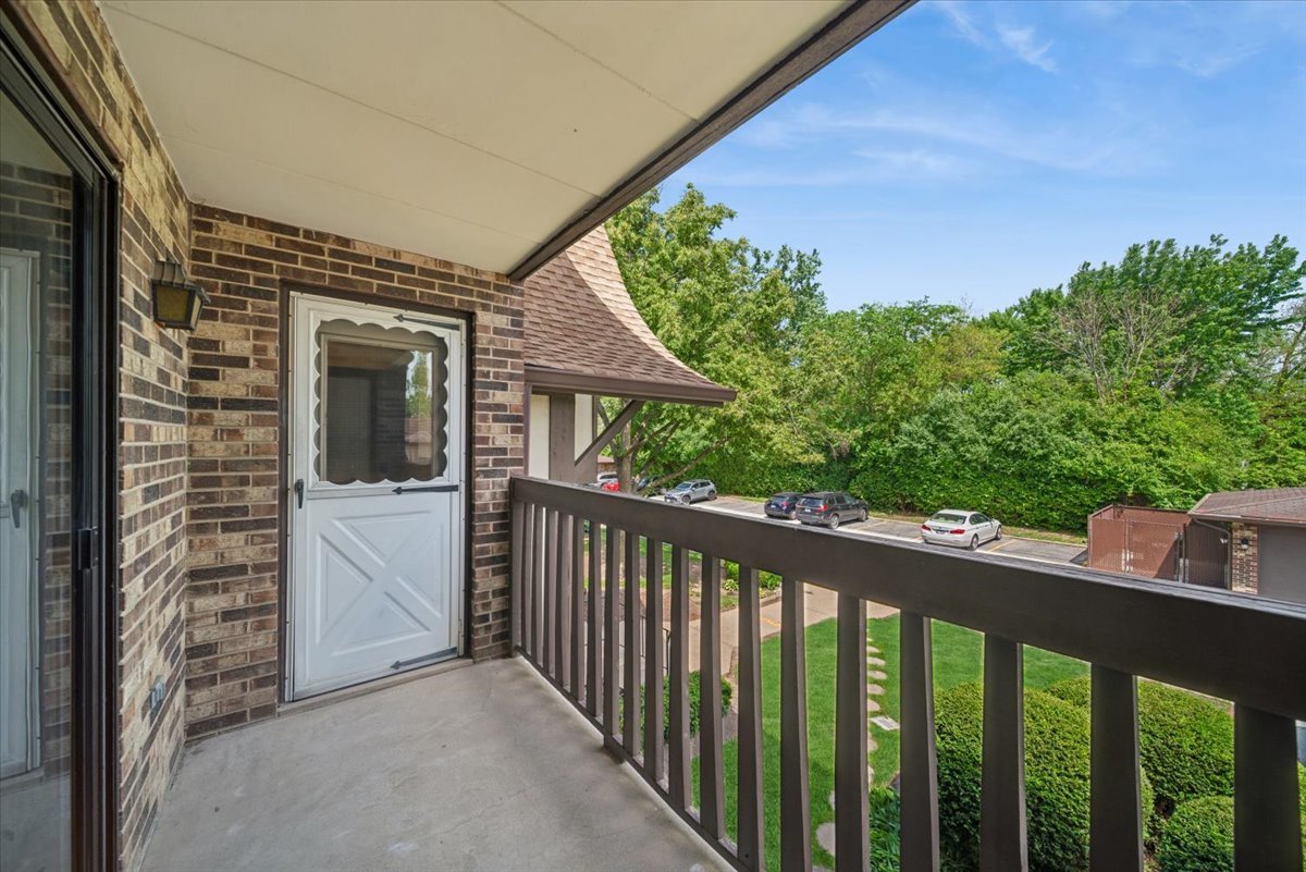 525 Cumnor Road, Unit 204 Westmont, IL 60559 - Photo 12 of 19