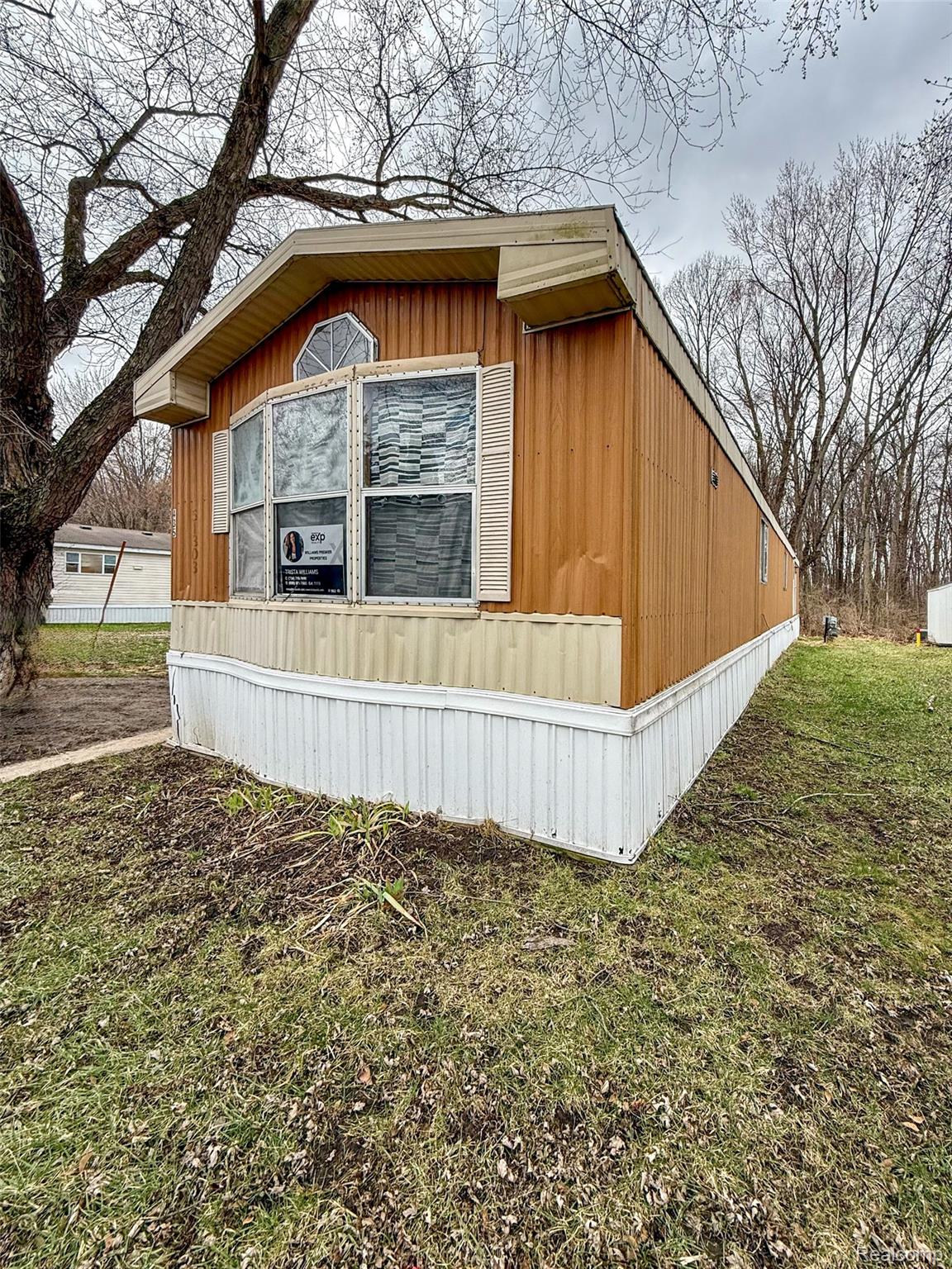 435 Rustic Lane South Belleville, MI 48111 - Photo 20 of 21 IMG_7893.jpg