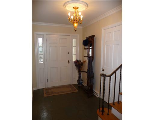 700 Pinoak Road Mt. Lebanon, PA 15243 - Photo 2 of 18 Entry/Foyer.