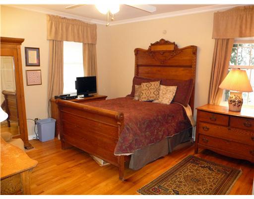 700 Pinoak Road Mt. Lebanon, PA 15243 - Photo 11 of 18 Bedroom.