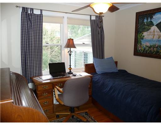 700 Pinoak Road Mt. Lebanon, PA 15243 - Photo 13 of 18 Bedroom.