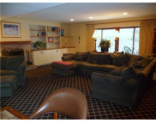700 Pinoak Road Mt. Lebanon, PA 15243 - Photo 15 of 18 Den/Family/Great Room.