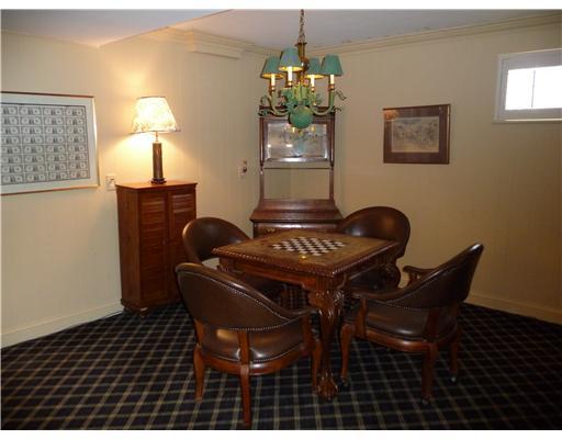 700 Pinoak Road Mt. Lebanon, PA 15243 - Photo 18 of 18 Den/Family/Great Room.