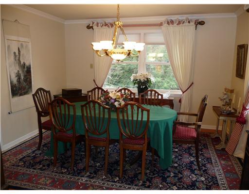 700 Pinoak Road Mt. Lebanon, PA 15243 - Photo 5 of 18 Dining Room.