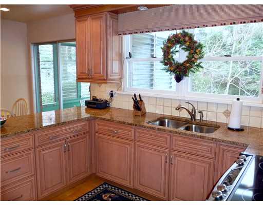 700 Pinoak Road Mt. Lebanon, PA 15243 - Photo 7 of 18 Kitchen.