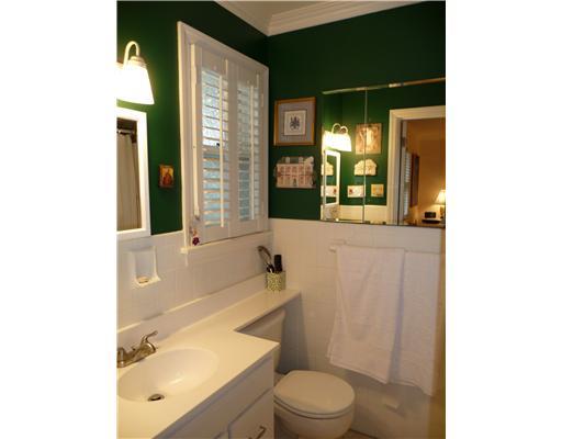 700 Pinoak Road Mt. Lebanon, PA 15243 - Photo 10 of 18 Master Bath/Spa.