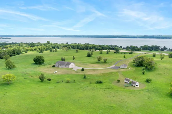 $1,000,000 | 19800 Stephan Drive, Starbuck, MN 56381