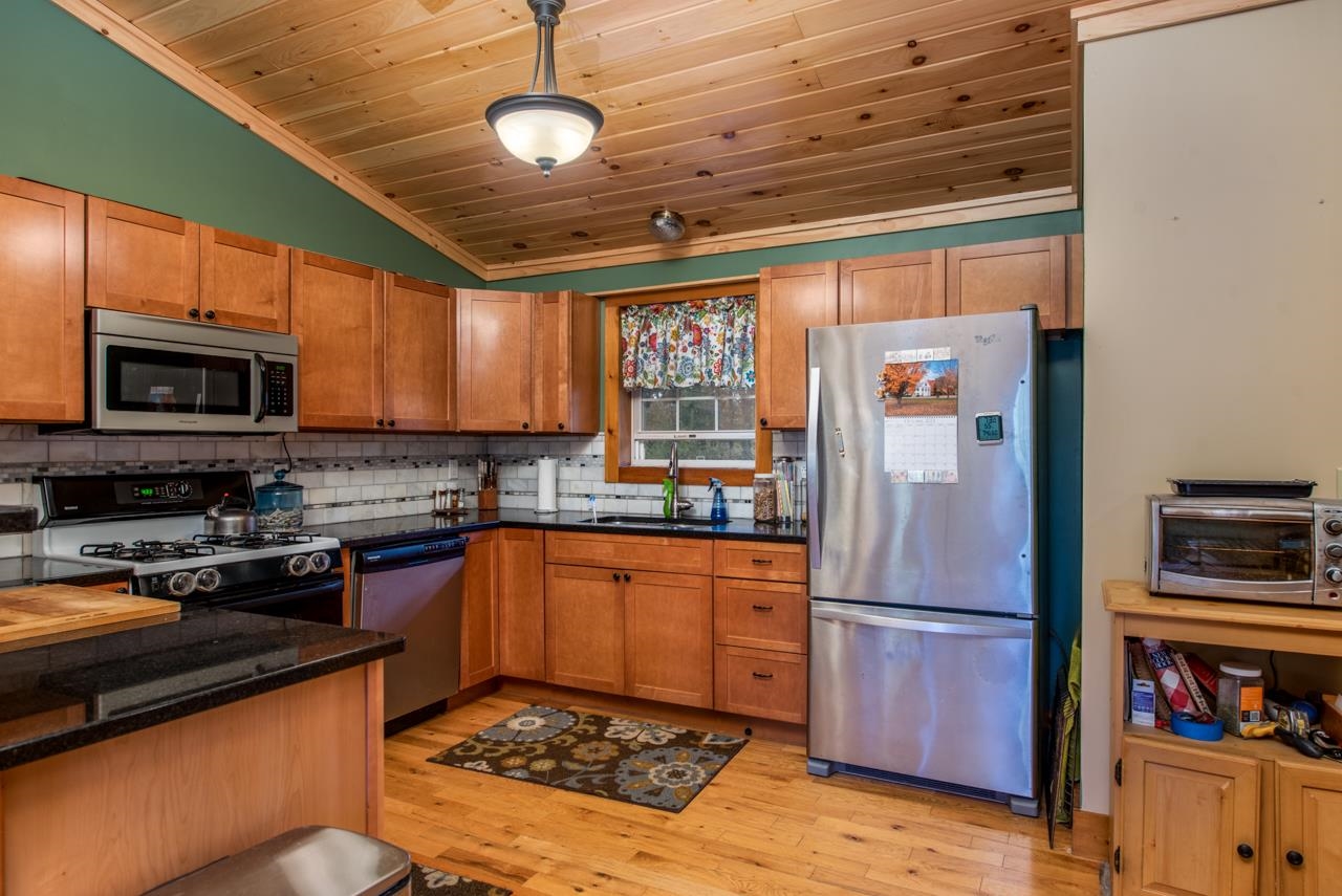 65 Ellsworth Road Fletcher, VT 05448 - Photo 4 of 37