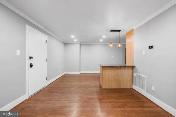 $3,000 | 4840 MacArthur Boulevard Northwest, Unit 307, Washington, DC 20007