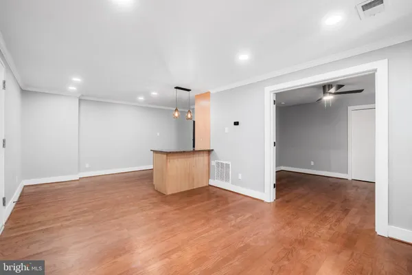 $3,000 | 4840 MacArthur Boulevard Northwest, Unit 307, Washington, DC 20007