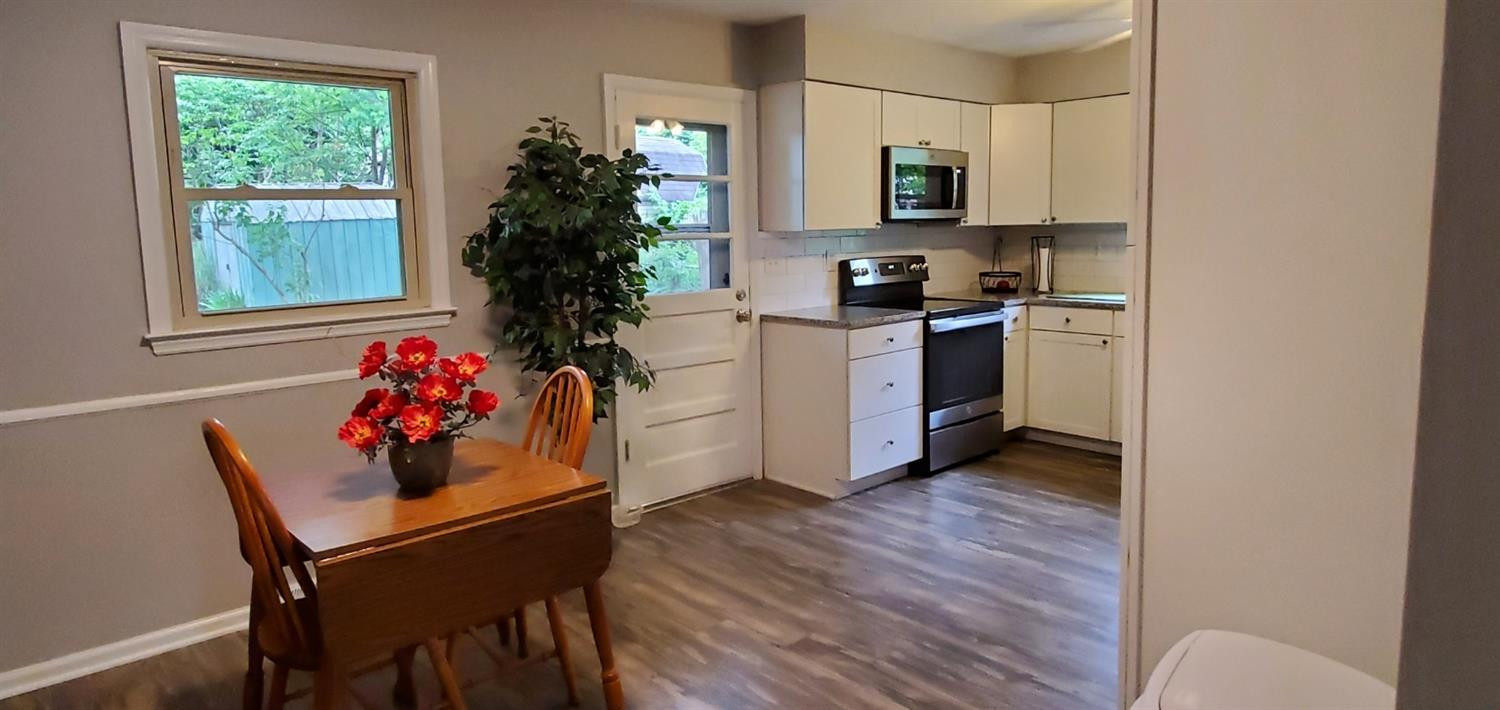 3435 Saybrook Road Lexington, KY 40503 - Photo 7 of 34 DINING AREA, NEW FLOORS!