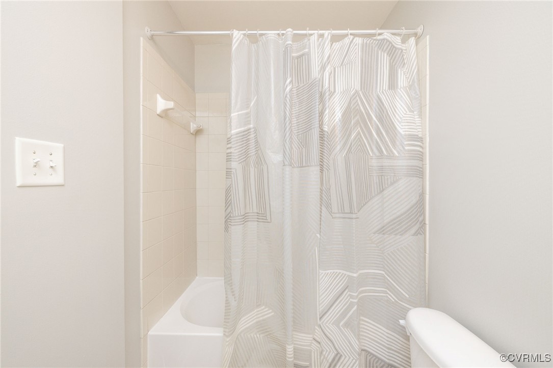 5125 Glenbeigh Road Richmond, VA 23234 - Photo 24 of 40 a bathroom with a shower curtain and a sink