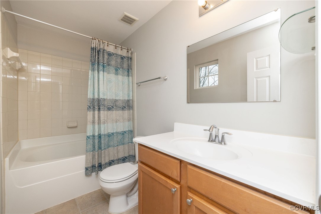 5125 Glenbeigh Road Richmond, VA 23234 - Photo 31 of 40 a bathroom with a sink a toilet and a bathtub