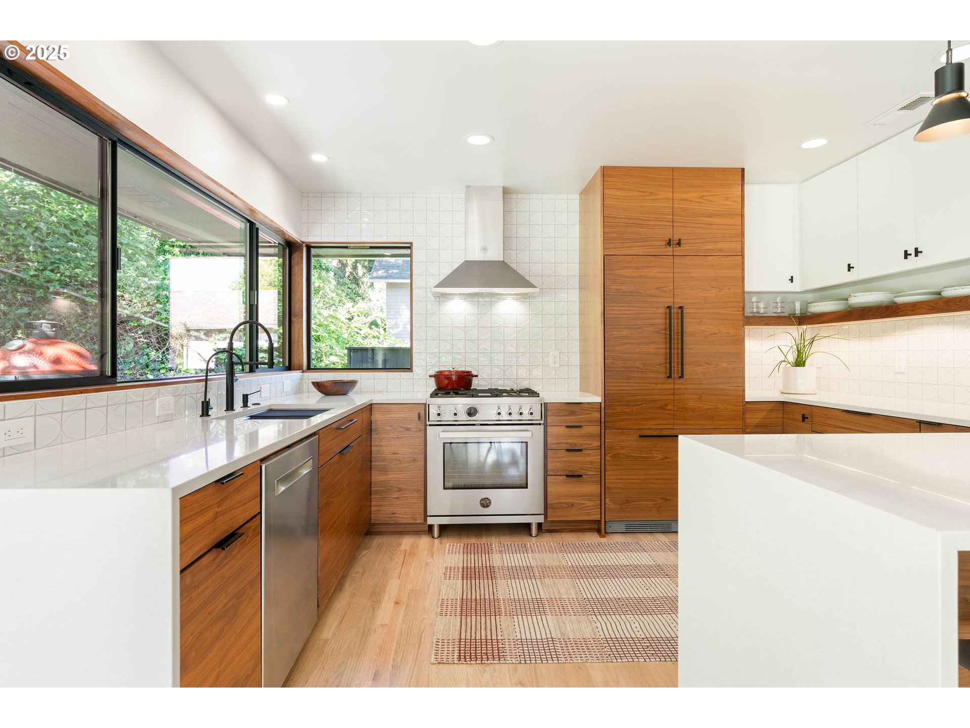 7615 Southwest 35th Avenue Portland, OR 97219 - Photo 11 of 48 Gallery Image 11