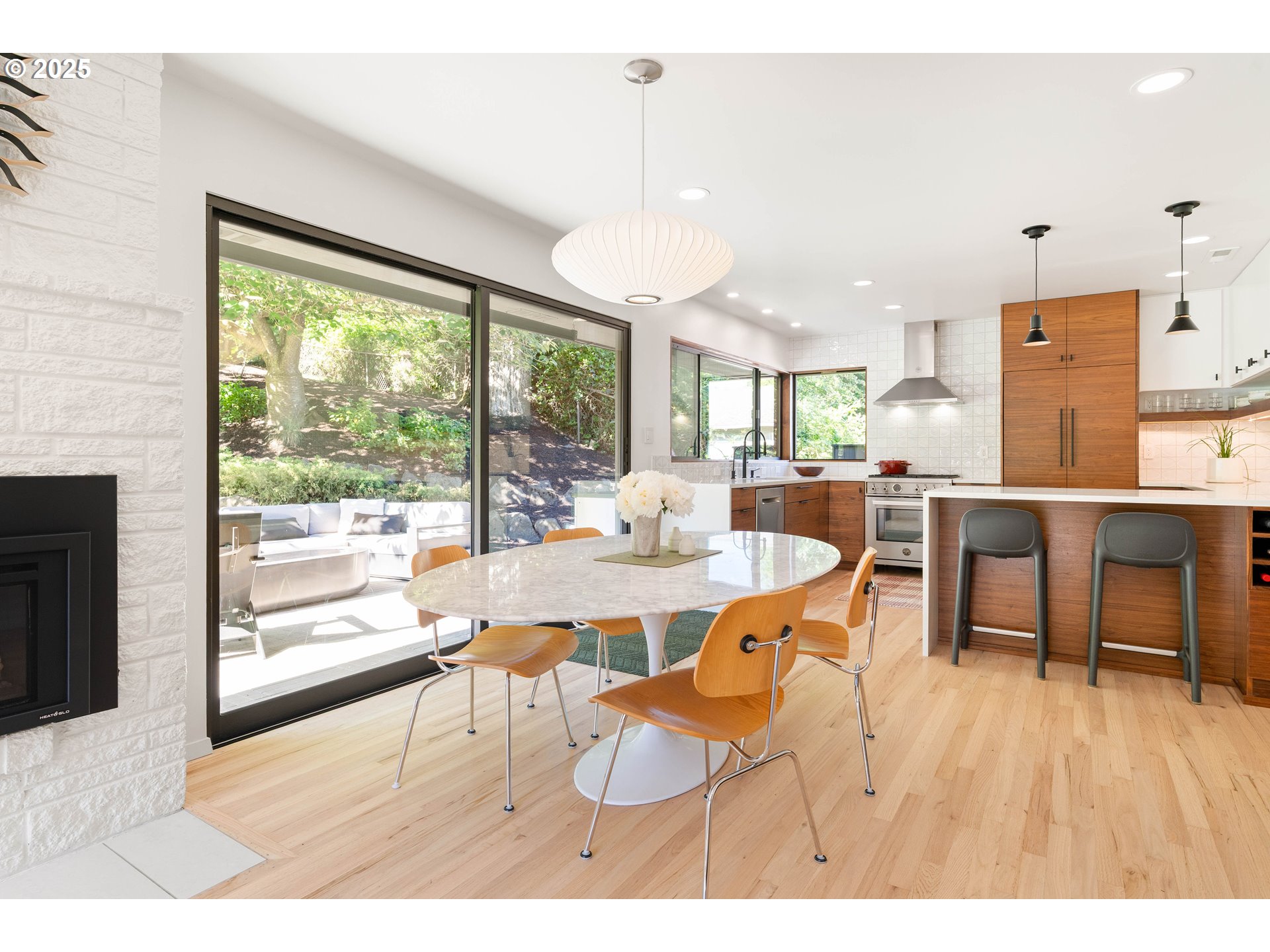 7615 Southwest 35th Avenue Portland, OR 97219 - Photo 9 of 48 Gallery Image 9