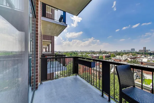 $344,900 | 833 West 15th Place, Unit 606W, Chicago, IL 60608