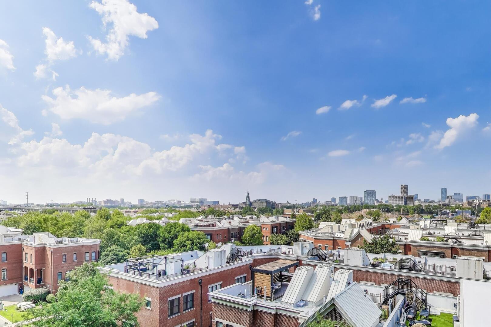 833 West 15th Place, Unit 606W Chicago, IL 60608 - Photo 26 of 47 a view of a city