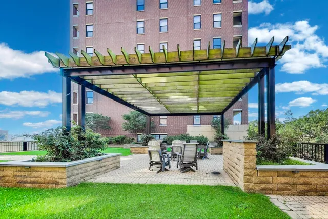 $344,900 | 833 West 15th Place, Unit 606W, Chicago, IL 60608