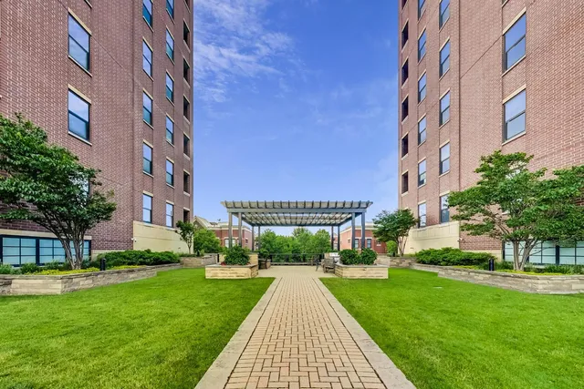 $344,900 | 833 West 15th Place, Unit 606W, Chicago, IL 60608