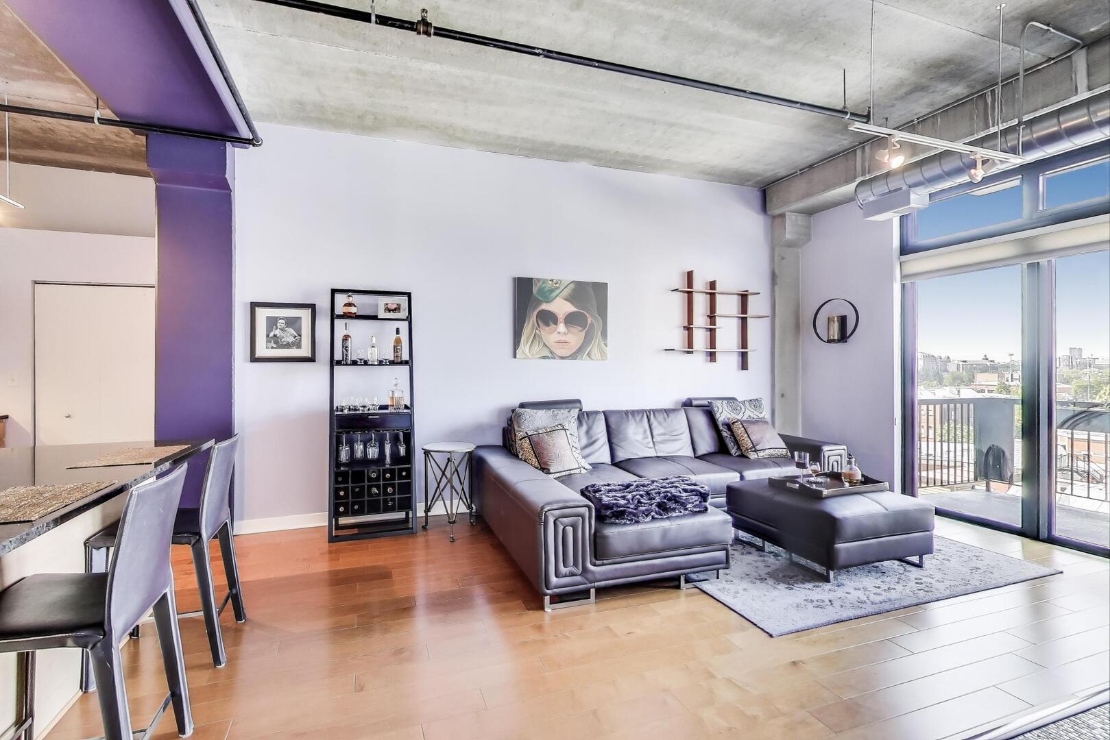 833 West 15th Place, Unit 606W Chicago, IL 60608 - Photo 9 of 47 a living room with furniture and wooden floor