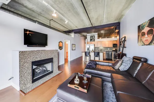 $344,900 | 833 West 15th Place, Unit 606W, Chicago, IL 60608