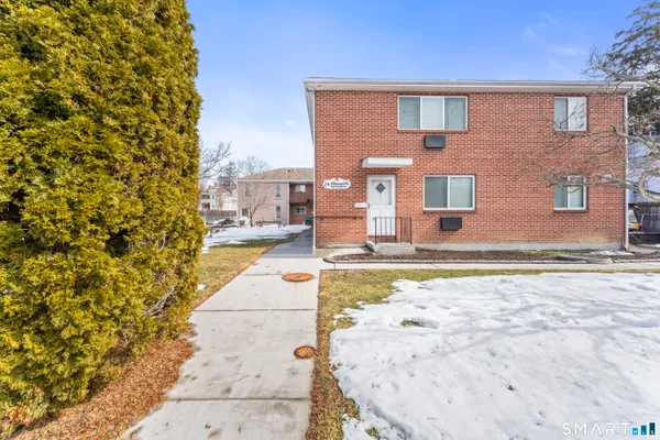 $2,200 | 24 Glenwood Avenue, Unit 8, Norwalk, CT 06854