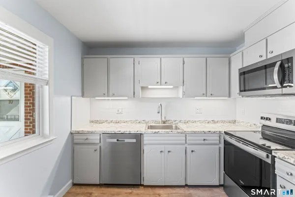 $2,200 | 24 Glenwood Avenue, Unit 8, Norwalk, CT 06854