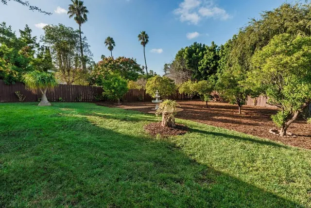 a view of outdoor space yard and porch