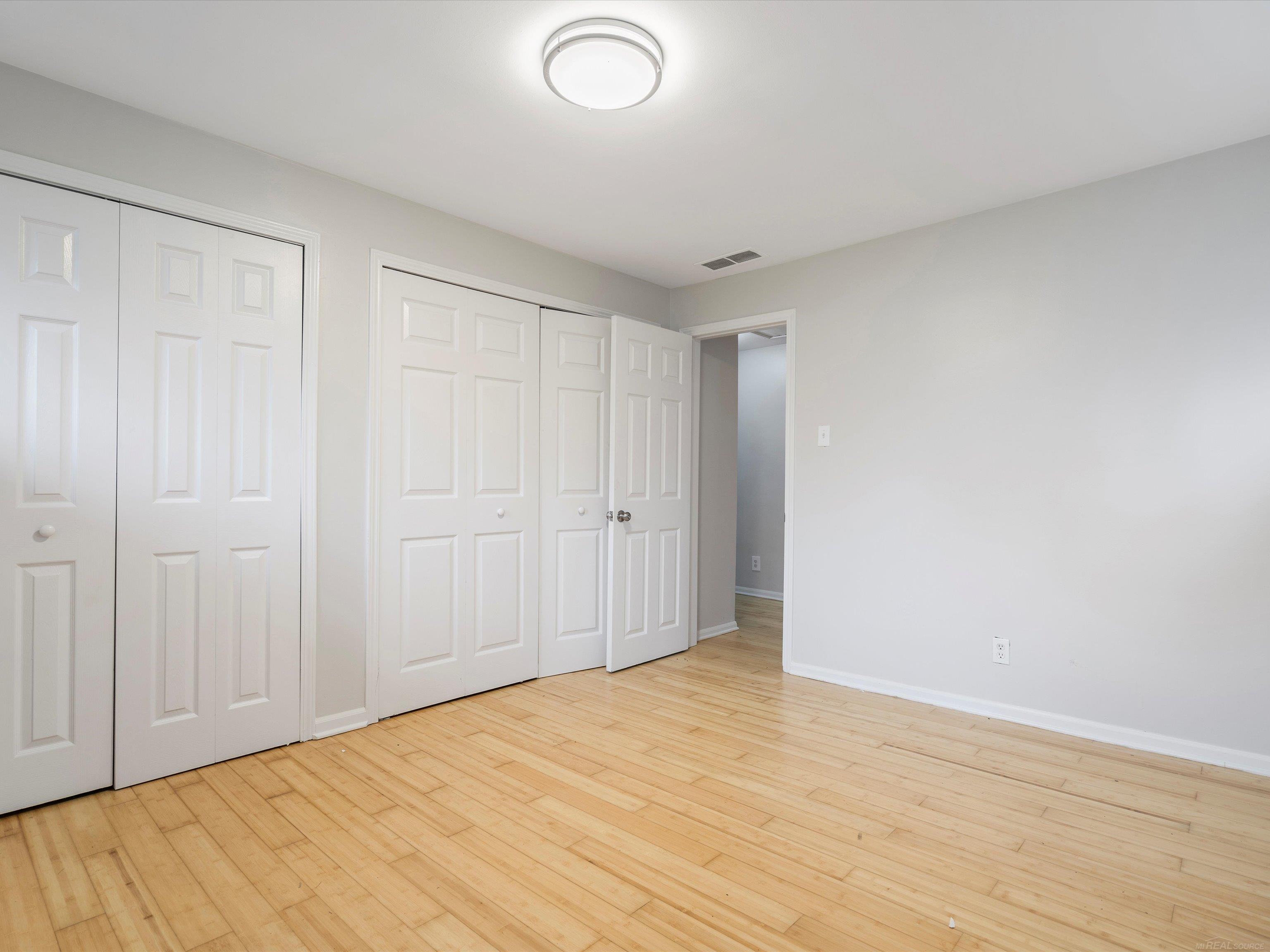 220 Michelson Road Rochester, MI 48307 - Photo 4 of 19 50138660-47bec14a-8230-464f-ab4c-daeec0d4245c.JPG