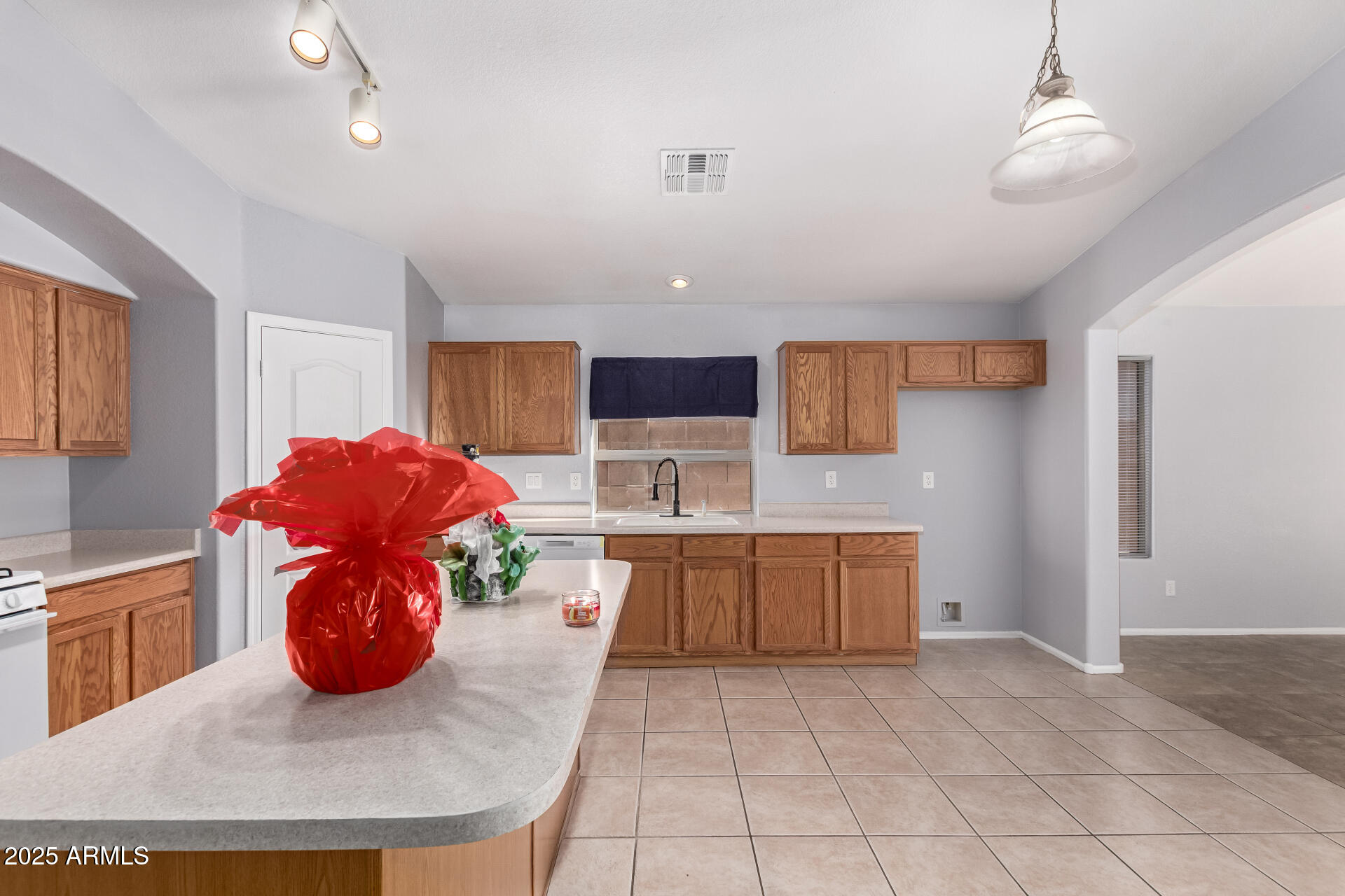 42631 West Venture Road Maricopa, AZ 85138 - Photo 9 of 32 13 - Kitchen/Dining