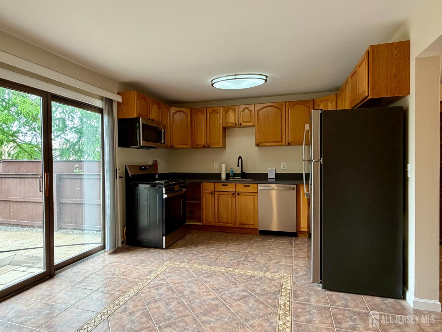 377 Bolton Road East Windsor, NJ 08520 - Photo 9 of 31