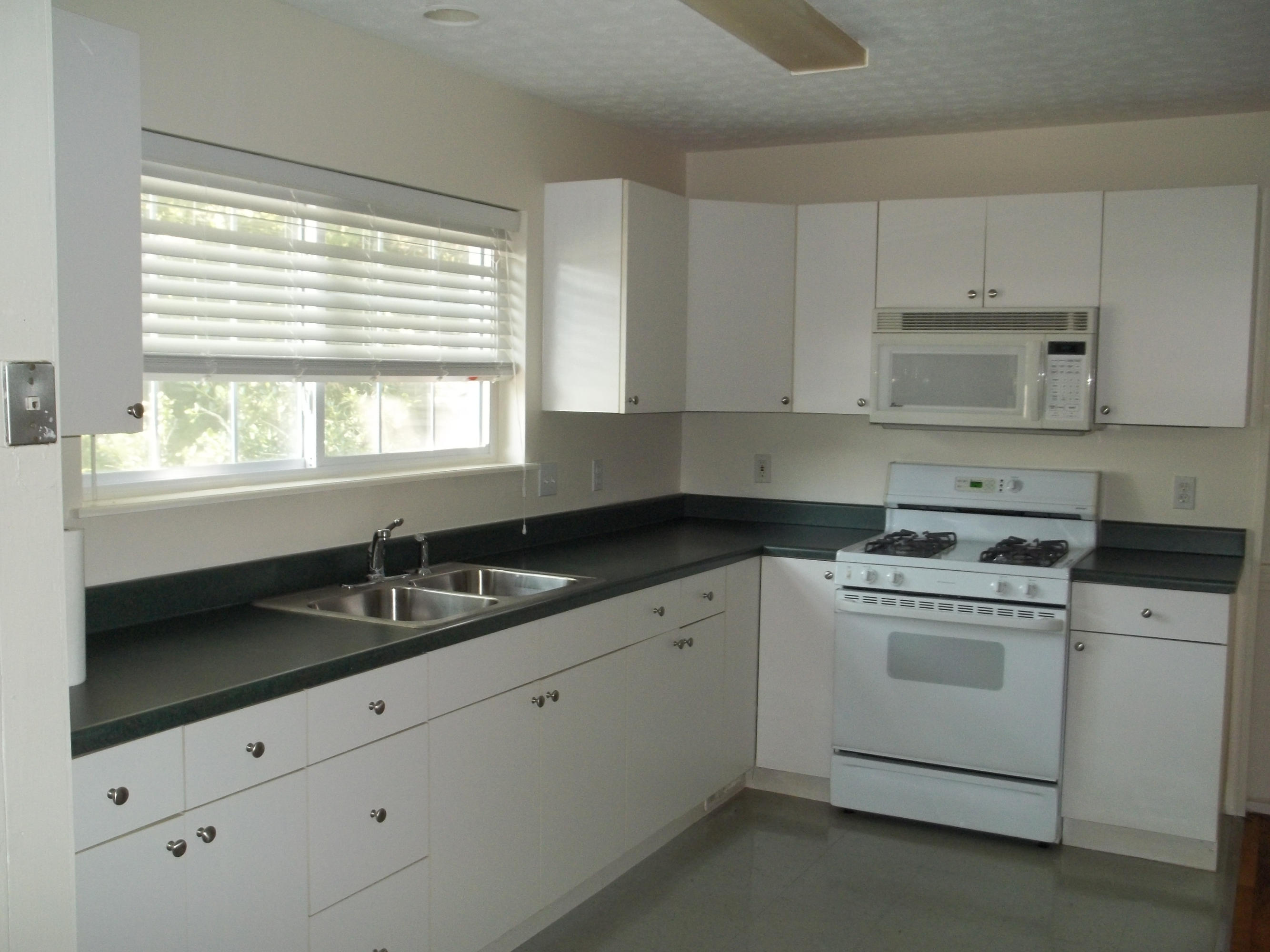 102 Powell Road Oak Ridge, TN 37830 - Photo 6 of 13 100_4388