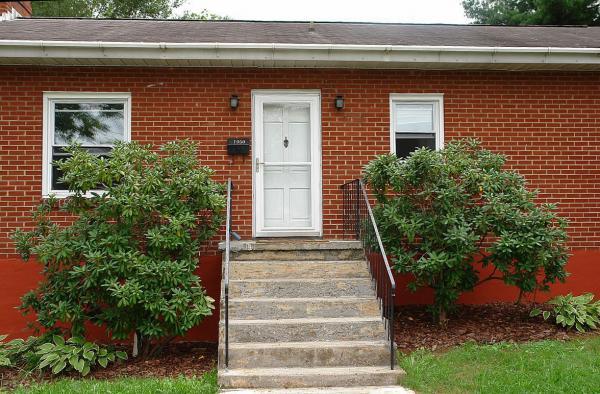 1950 Avon Road Southwest Roanoke, VA 24015 - Photo 4 of 19 3