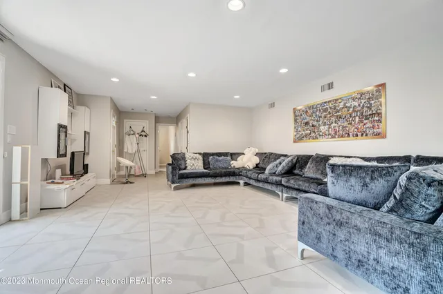 $3,950 | 278 Lake Avenue, Long Branch, NJ 07740