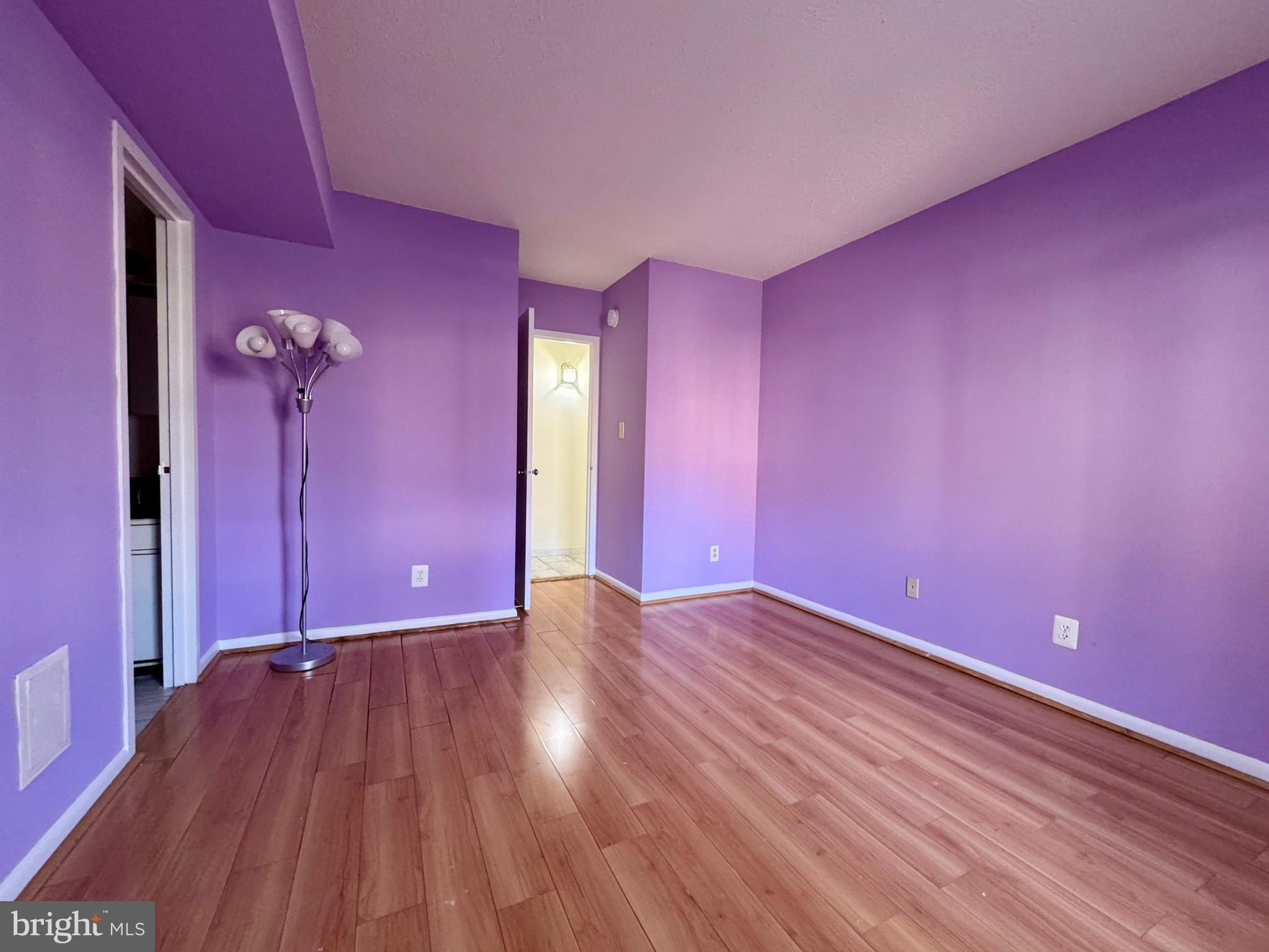 2247 Castle Rock Square, Unit 1B Reston, VA 20191 - Photo 22 of 26 a view of a livingroom with wooden floor