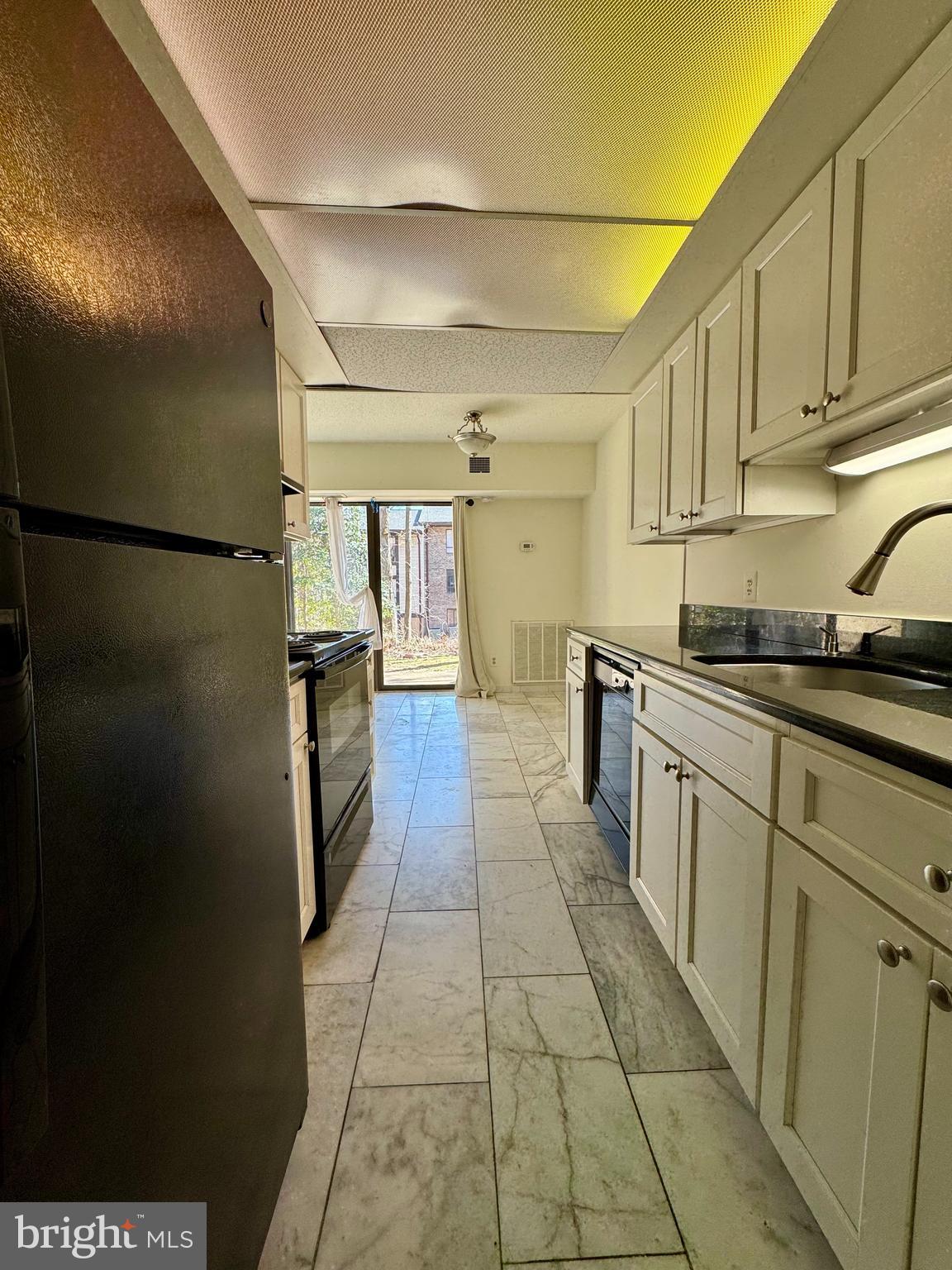 2247 Castle Rock Square, Unit 1B Reston, VA 20191 - Photo 10 of 26 a kitchen with stainless steel appliances granite countertop a refrigerator and a stove top oven