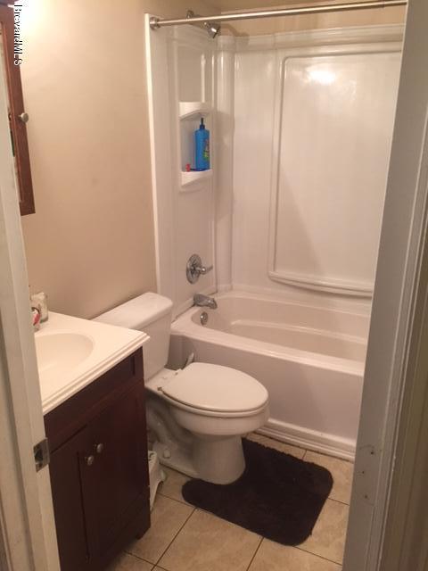 443 Tilhal Road Southwest Palm Bay, FL 32908 - Photo 11 of 18 Guest Bathroom