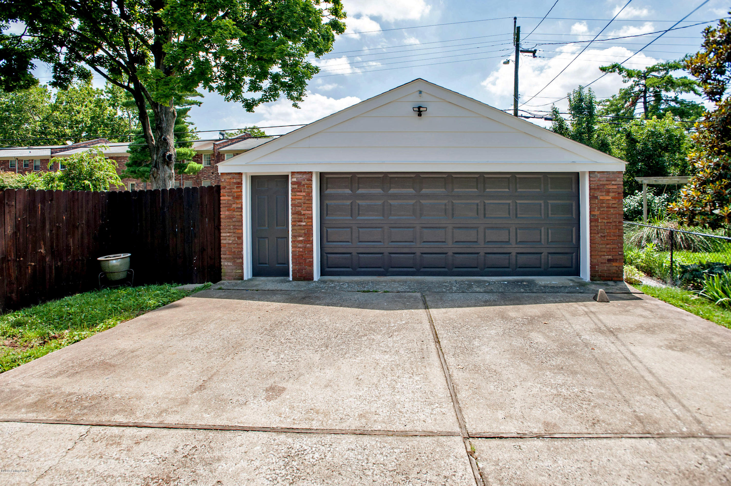 211 Brunswick Road Louisville, KY 40207 - Photo 6 of 36 2.5 Car Garage