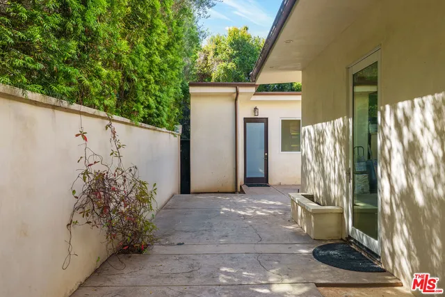 $30,000 | 363 South Saltair Avenue, Los Angeles, CA 90049
