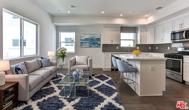 $3,600 | 3946 South Budlong Avenue, Unit 1/2, Los Angeles, CA 90037