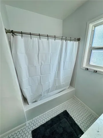 $2,500 | 1077 East 33rd Street, Signal Hill, CA 90755