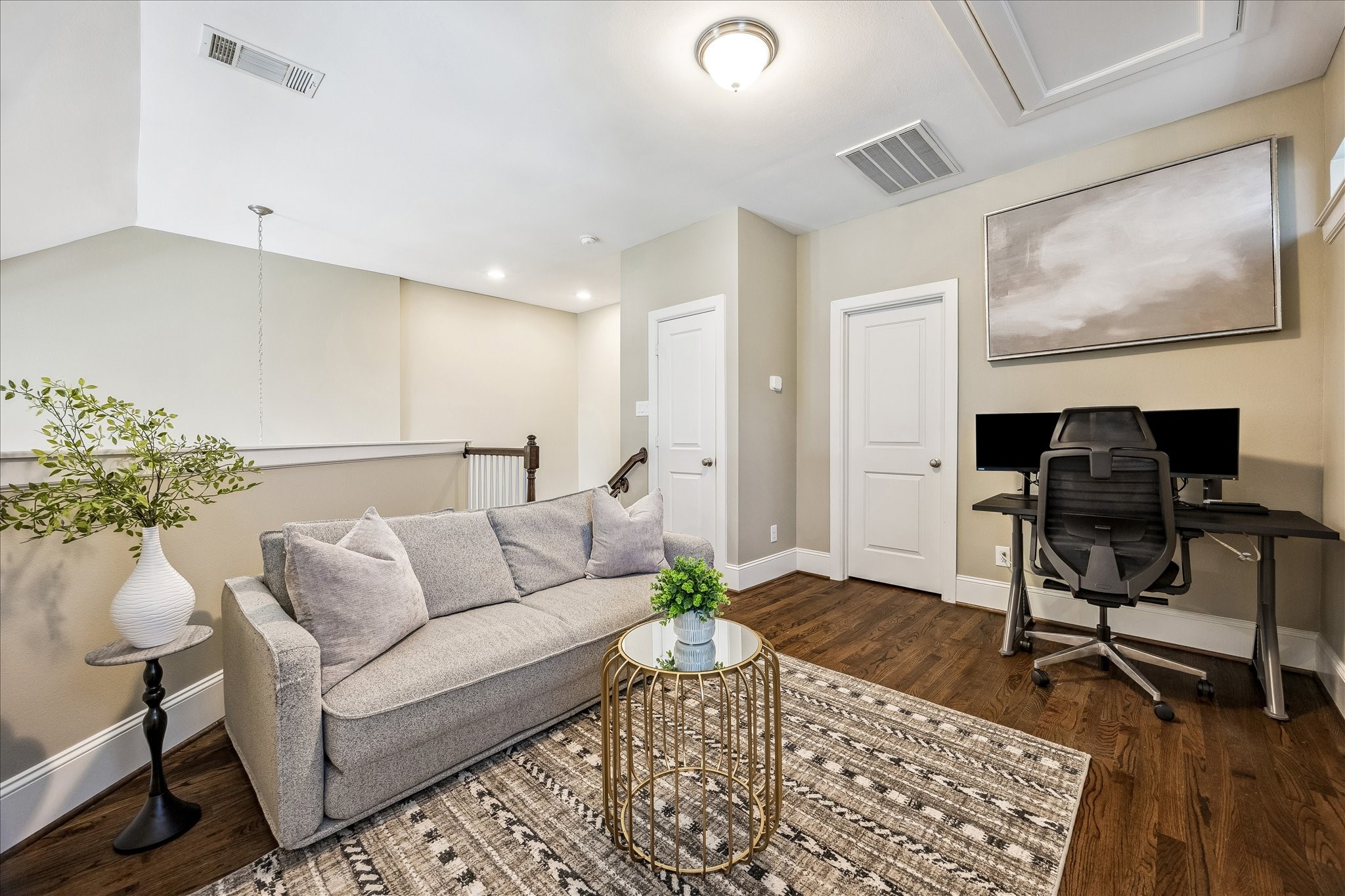 766 Nicholson Street Houston, TX 77007 - Photo 18 of 27 Spacious 3rd room ideal for a game room, home office, guest space or additional living area.