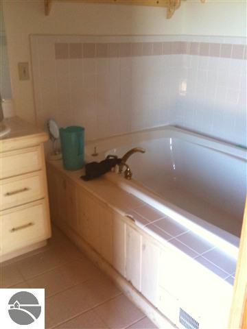 6444 East Harrys Road Traverse City, MI 49684 - Photo 5 of 14 1706687-4.JPG