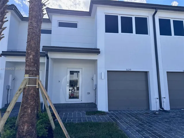 $2,950 | 5120 Southwest 37th Street, Unit 5120, Hollywood, FL 33023