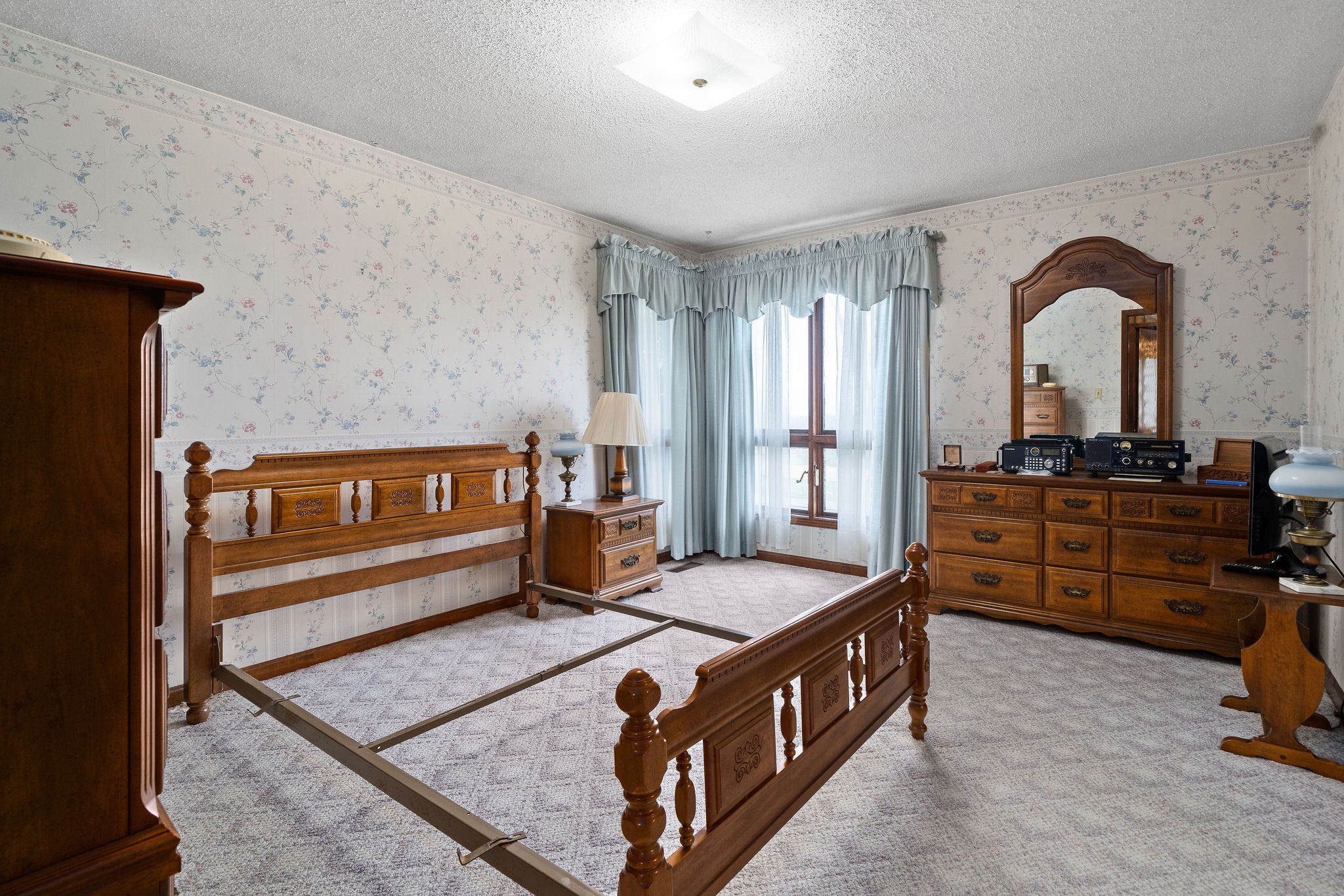 1075 Batson Mill Road Charlotte, TN 37036 - Photo 21 of 43 a living room with furniture